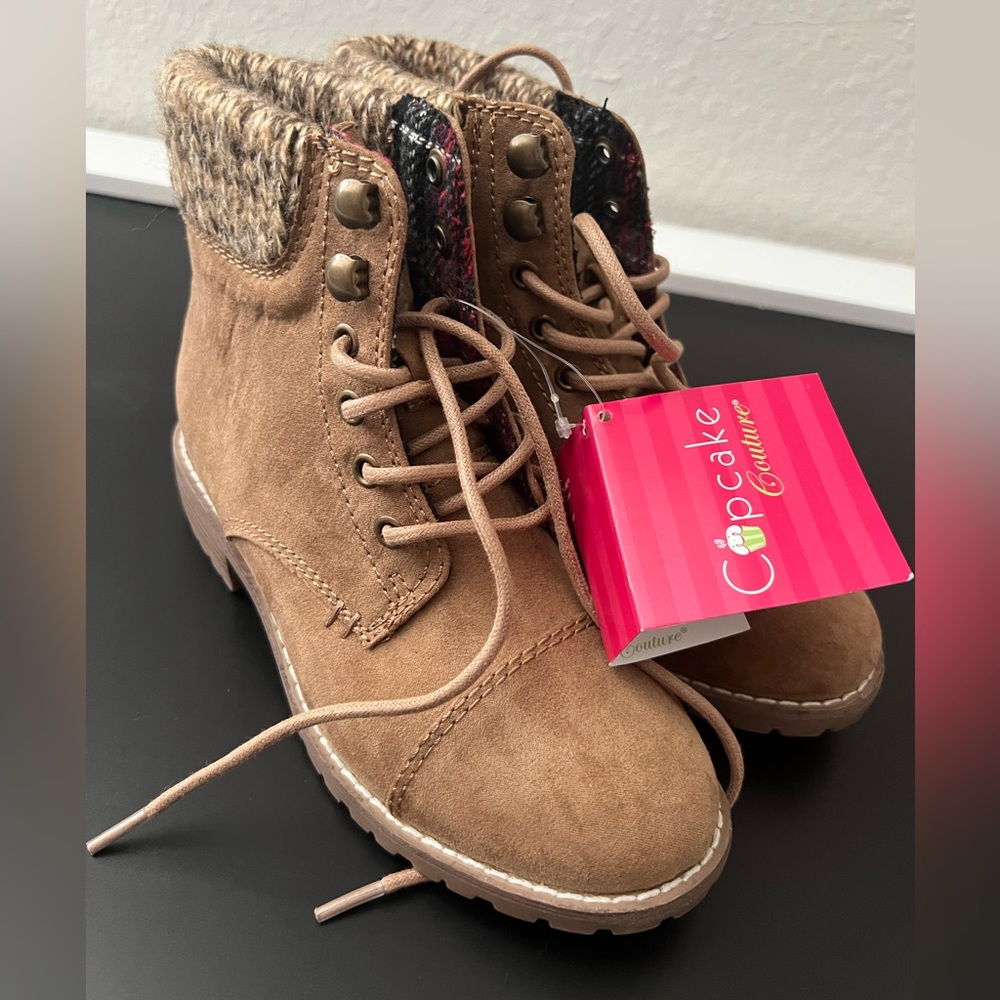 Girls Boots (Size 1)